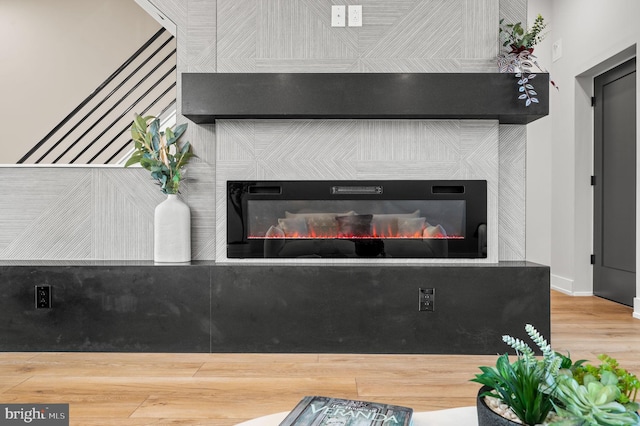 2201 E Somerset St Unit B3Upper, Philadelphia, PA 19134 - detailed view of a glass covered fireplace, wood finished floors, and baseboards