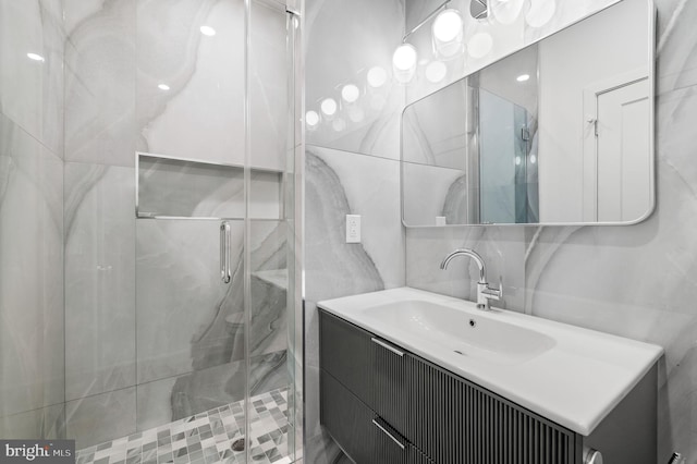 2201 E Somerset St Unit B3Lower, Philadelphia, PA 19134 - full bath with tile walls, vanity, and a shower stall