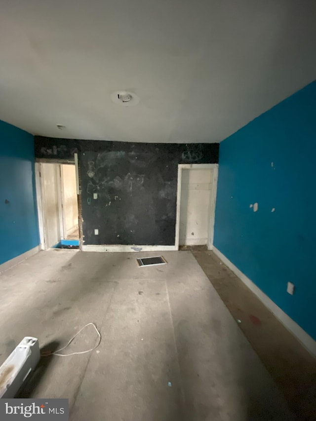 2137 W Toronto St, Philadelphia, PA 19132 - empty room with baseboards