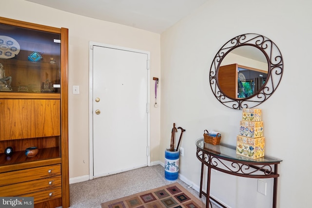 entryway featuring carpet flooring and baseboards