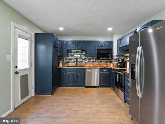 55 Powell Ln, Front Royal, VA 22630 - kitchen featuring stainless steel appliances, a sink, backsplash, light wood-style flooring, and recessed lighting