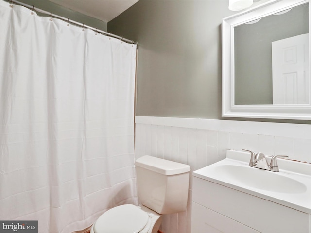 55 Powell Ln, Front Royal, VA 22630 - full bath featuring wainscoting, toilet, vanity, and curtained shower