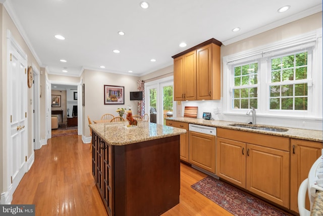 205 Hitching Post Dr, Wilmington, DE 19803 - kitchen featuring a sink, dishwasher, recessed lighting, light wood-style floors, and crown molding