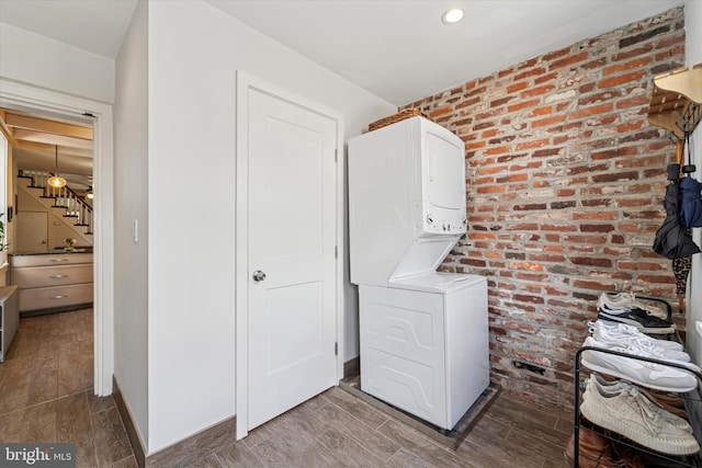 3182 Miller St, Philadelphia, PA 19134 - washroom featuring stacked washer / dryer, wood finished floors, brick wall, baseboards, and recessed lighting
