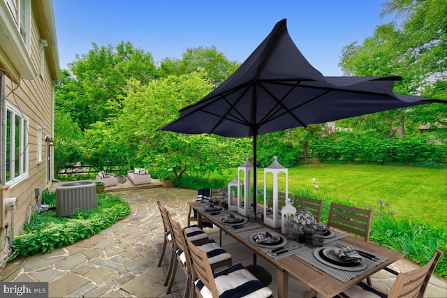 view of patio featuring central air condition unit, outdoor dining area, and an outdoor hangout area