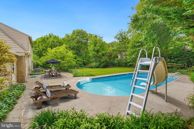 swimming pool with a patio area, central air condition unit, outdoor dining area, and a yard