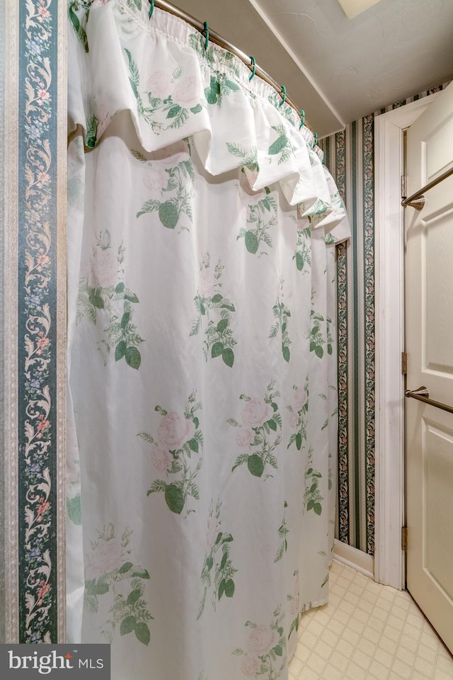 1626 Lampeter Rd, Lancaster, PA 17602 - bathroom featuring wallpapered walls