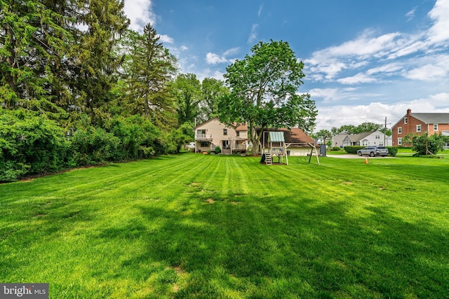 1626 Lampeter Rd, Lancaster, PA 17602 - view of green lawn with a residential view