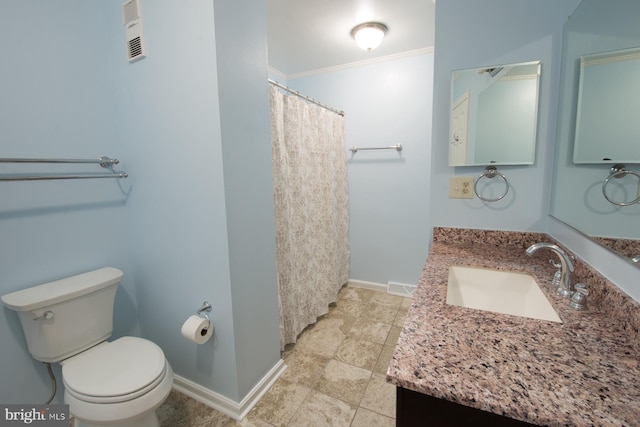 243 Loudoun St SW Unit F, Leesburg, VA 20175 - full bath featuring toilet, vanity, baseboards, and curtained shower