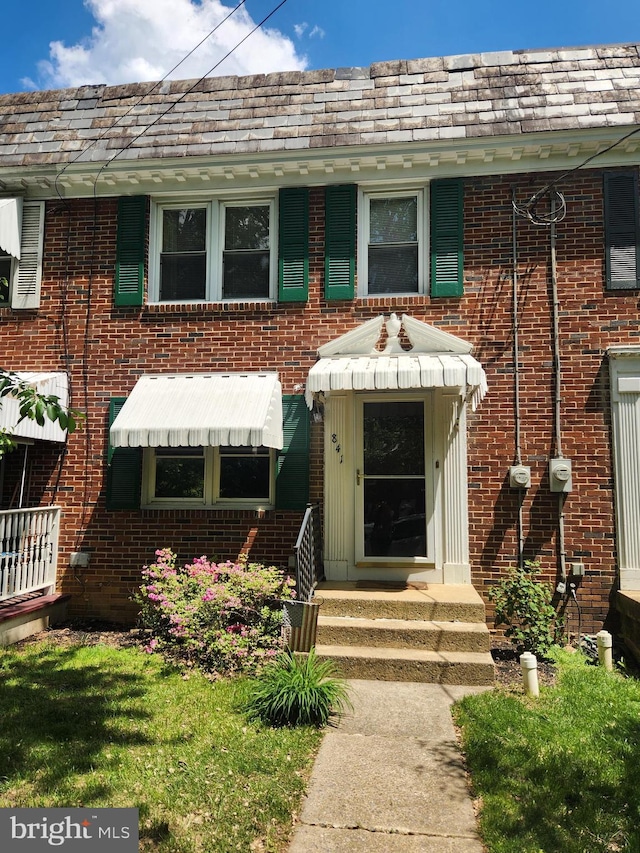 841 Highland Ave, Lancaster, PA 17603 - view of front of home with brick siding