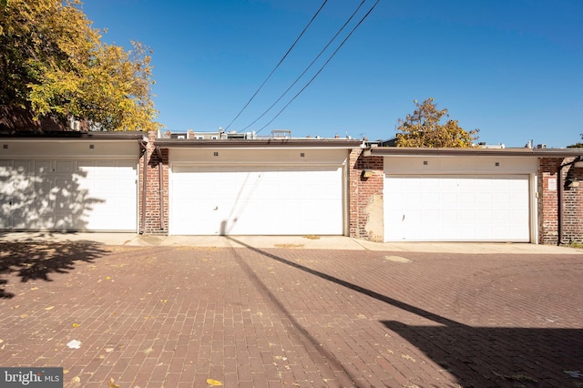view of front facade featuring brick siding