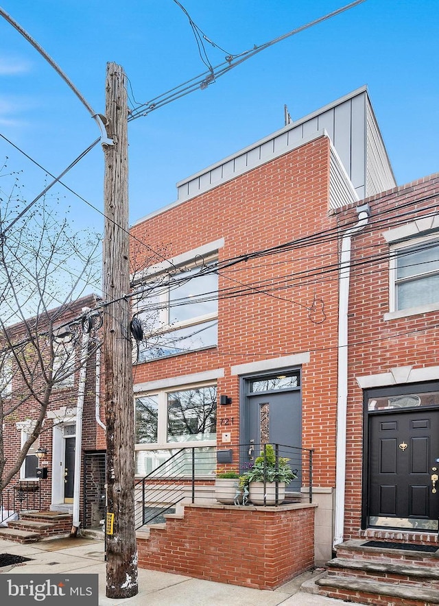 721 S Smedley St, Philadelphia, PA 19146 - view of building exterior with entry steps
