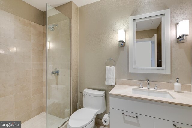 50 S 16th St Unit 5401, Philadelphia, PA 19102 - full bath featuring tiled shower, toilet, and vanity