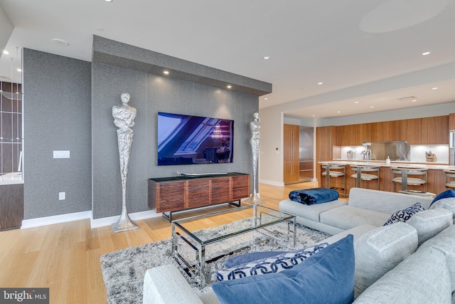 50 S 16th St Unit 5401, Philadelphia, PA 19102 - living area featuring light wood finished floors, baseboards, and recessed lighting