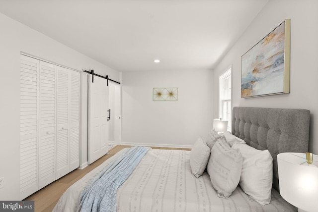 2532 Sedgewick Pl, Dumfries, VA 22026 - bedroom featuring a barn door, wood finished floors, baseboards, and recessed lighting