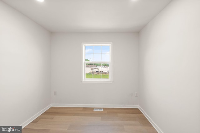 2532 Sedgewick Pl, Dumfries, VA 22026 - empty room with light wood-style flooring, recessed lighting, and baseboards