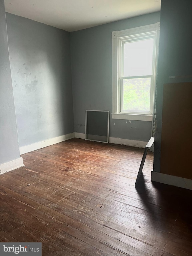 435 S Augusta Ave, Baltimore, MD 21229 - spare room with hardwood / wood-style flooring and baseboards