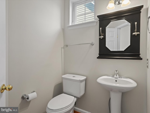 17494 Lethridge Cir, Round Hill, VA 20141 - bathroom with toilet and baseboards