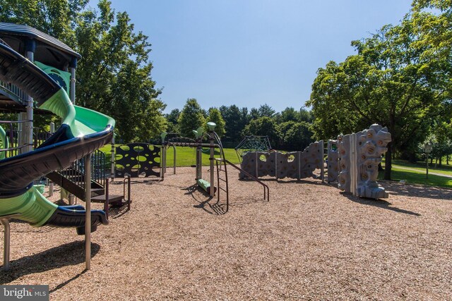 103 Barnsfield Ct Unit 227, Gaithersburg, MD 20878 - view of community play area