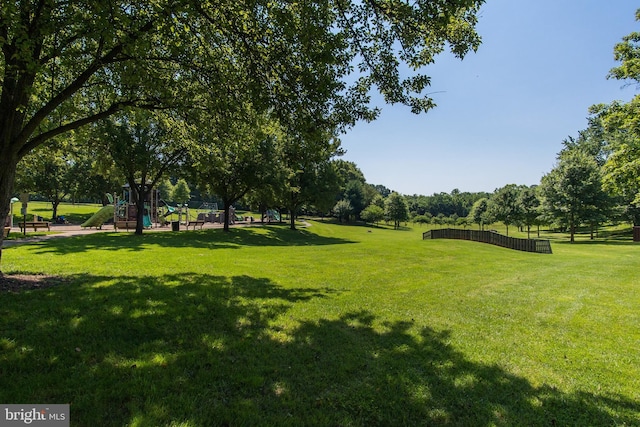 103 Barnsfield Ct Unit 227, Gaithersburg, MD 20878 - surrounding community featuring a lawn