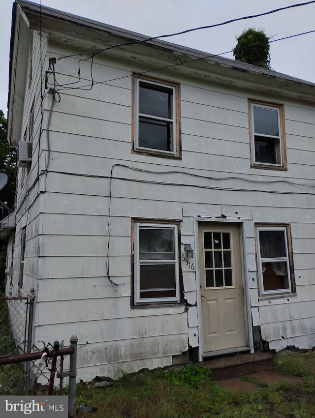 view of front of house featuring fence