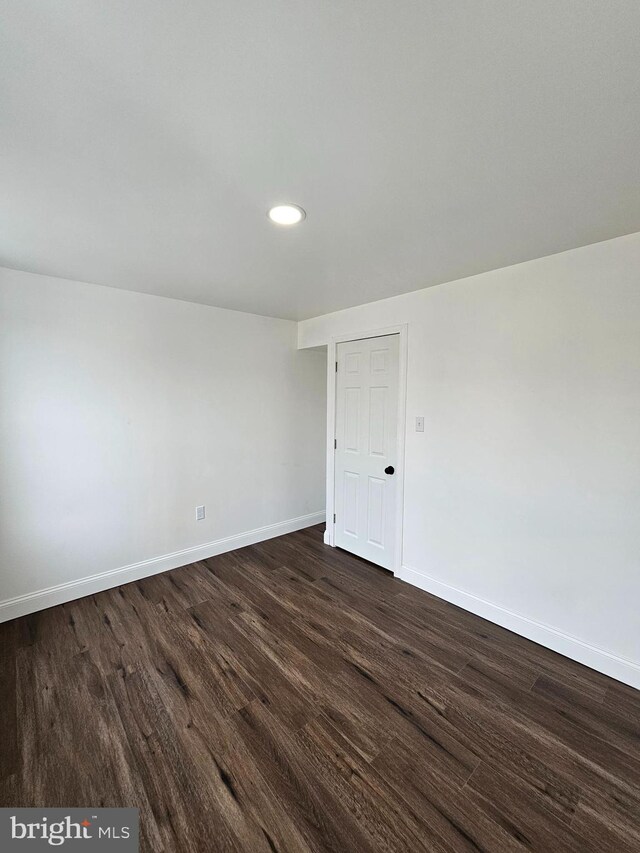 3173 Salmon St, Philadelphia, PA 19134 - empty room featuring dark wood finished floors, baseboards, and recessed lighting