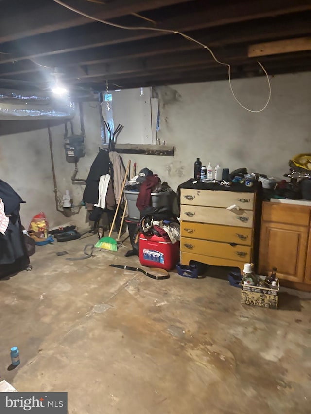 3910 N 8th St, Philadelphia, PA 19140 - unfinished below grade area featuring gas meter