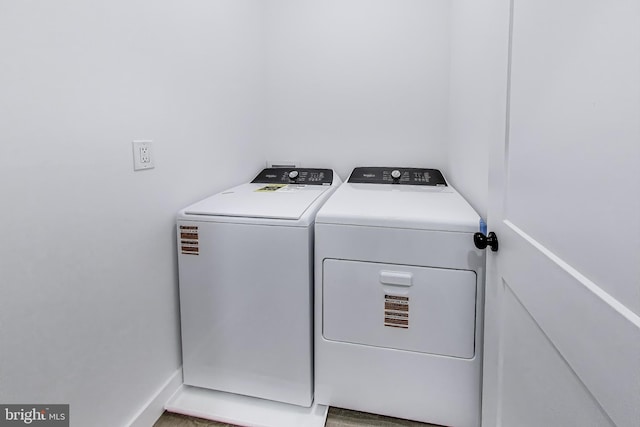 5209 10th Pl S, Arlington, VA 22204 - laundry area with independent washer and dryer and baseboards