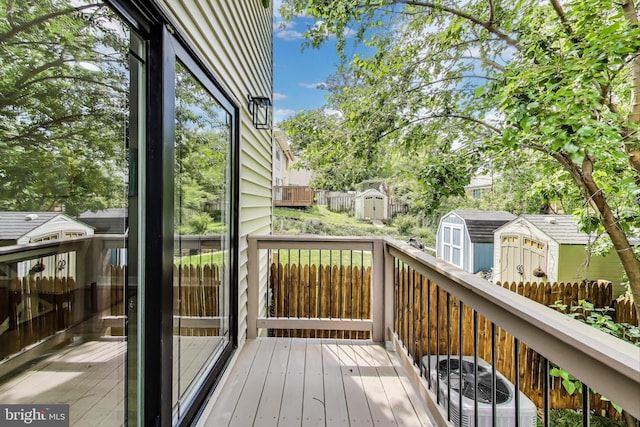 5209 10th Pl S, Arlington, VA 22204 - view of wooden terrace