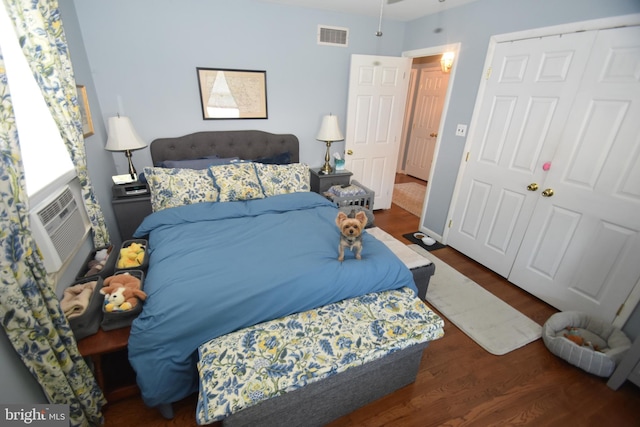10 Casimir Ct, New Castle, DE 19720 - bedroom with wood finished floors and a closet
