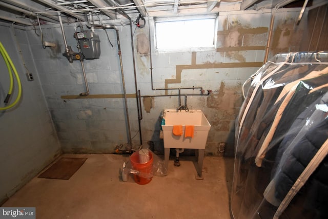 10 Casimir Ct, New Castle, DE 19720 - below grade area with gas meter