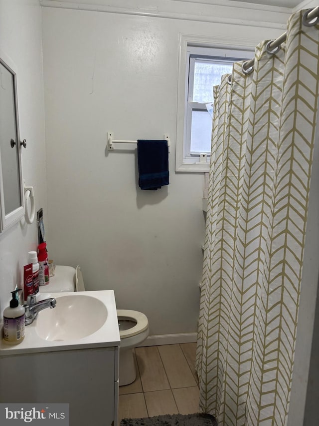 3857 N Marshall St, Philadelphia, PA 19140 - full bathroom featuring toilet, tile patterned flooring, vanity, curtained shower, and baseboards
