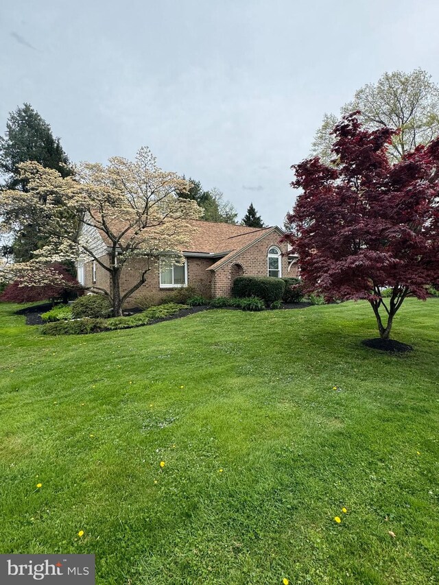 1392 Kutz Dr, Pottstown, PA 19465 - view of front of property with a front yard and brick siding