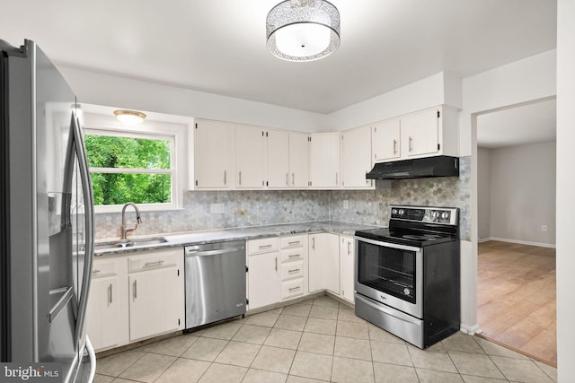 513 Tavenner Ct, Sterling, VA 20164 - kitchen featuring stainless steel appliances, under cabinet range hood, a sink, backsplash, and white cabinets