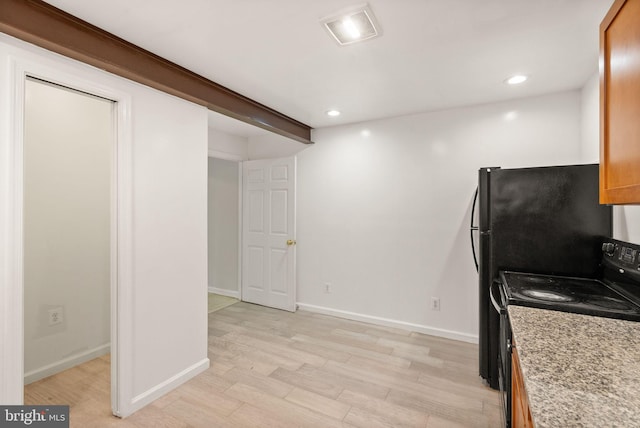 513 Tavenner Ct, Sterling, VA 20164 - kitchen featuring black electric range oven, light wood finished floors, baseboards, and recessed lighting