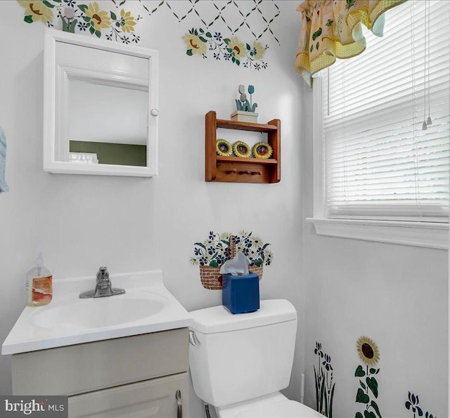 1206 Evergreen Rd, Wilmington, DE 19803 - half bath with vanity and toilet