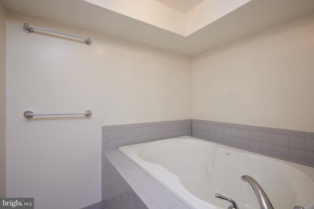 2723 Deer Ridge Dr, Silver Spring, MD 20904 - full bath featuring a whirlpool tub