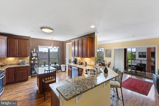 8435 Peace Lily Ct Unit 314, Lorton, VA 22079 - kitchen featuring a chandelier, a sink, a center island, plenty of natural light, and recessed lighting
