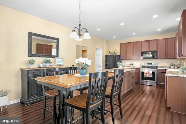 dining room with a chandelier, dark wood-style flooring, recessed lighting, and baseboards