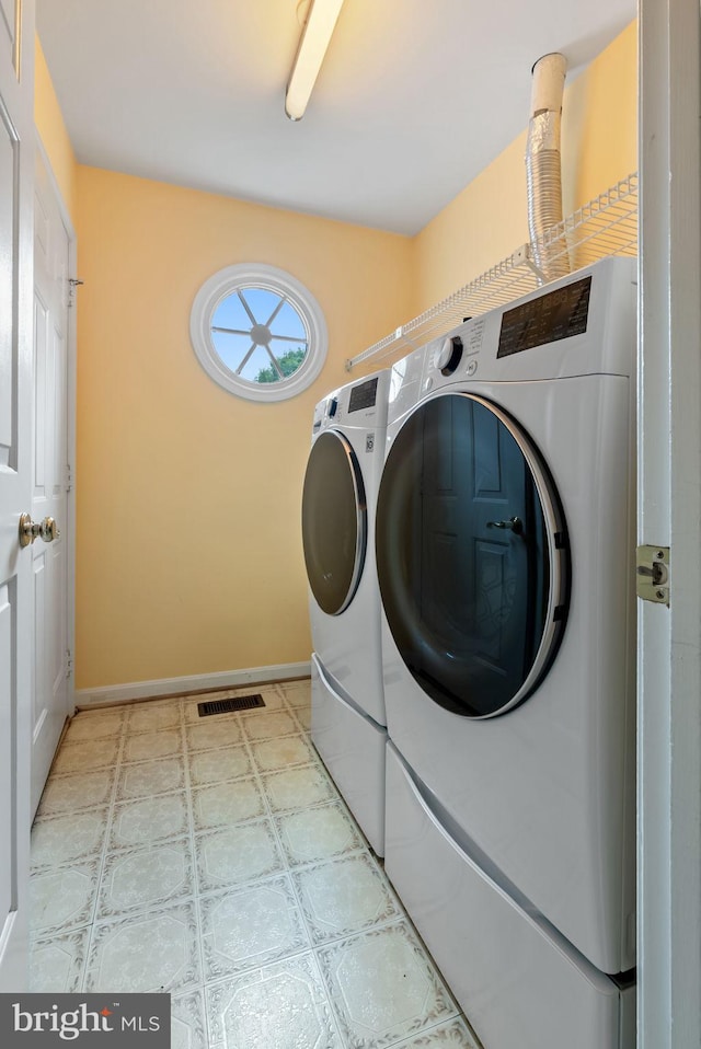 5212 Braywood Dr, Centreville, VA 20120 - laundry room with washing machine and clothes dryer and baseboards