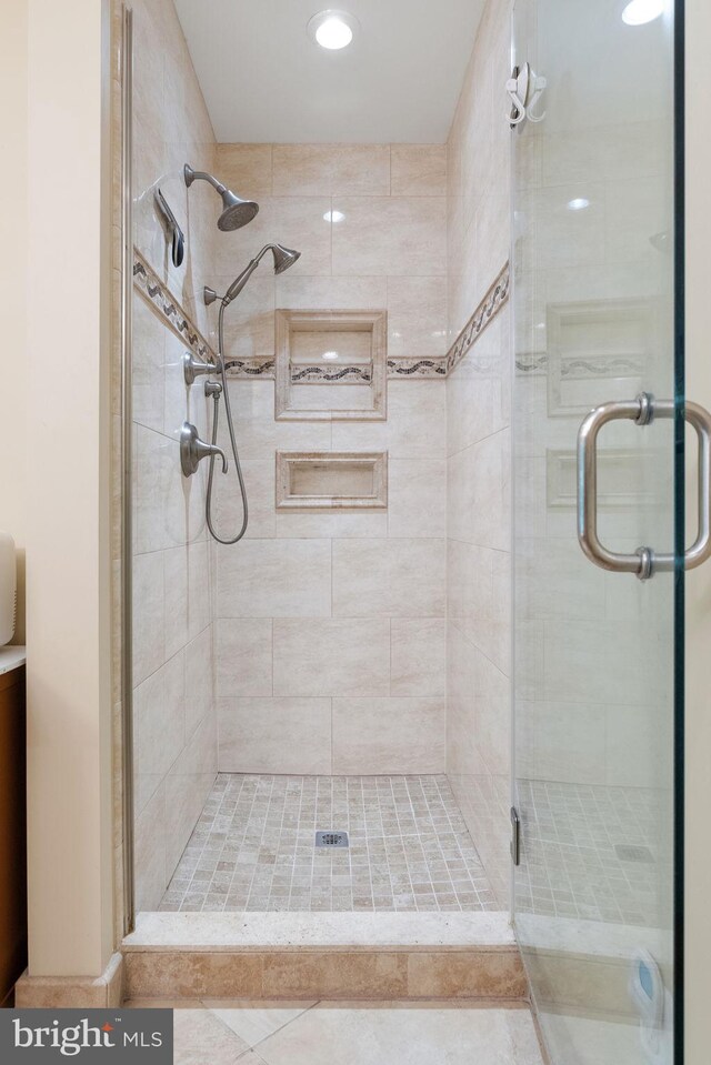 5212 Braywood Dr, Centreville, VA 20120 - full bathroom with a shower stall