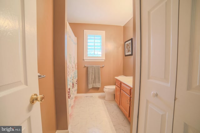 16 Red Oak Dr, Quakertown, PA 18951 - full bath with toilet, baseboards, vanity, and a shower with curtain