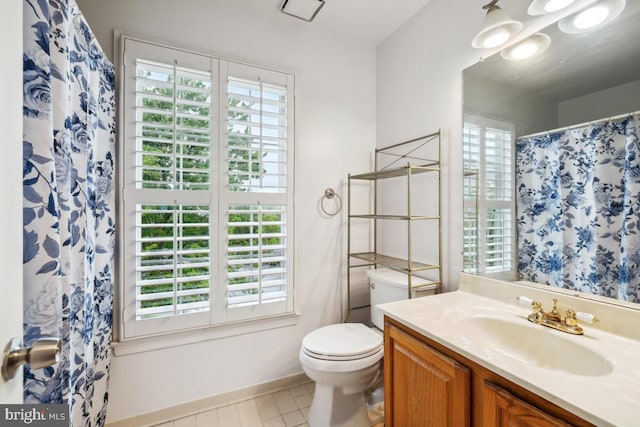 bathroom with toilet, vanity, tile patterned floors, baseboards, and a shower with curtain