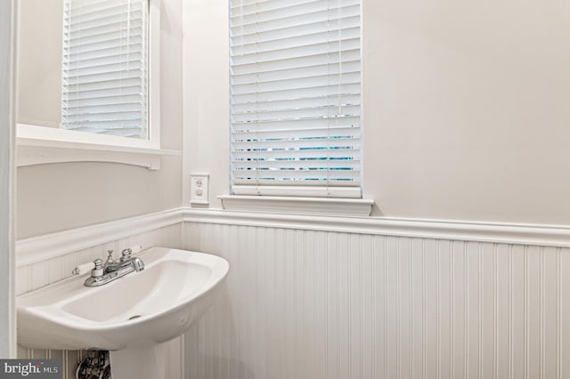 1372 Walkabout Ct Unit 53, Eldersburg, MD 21784 - bathroom featuring wainscoting and a sink