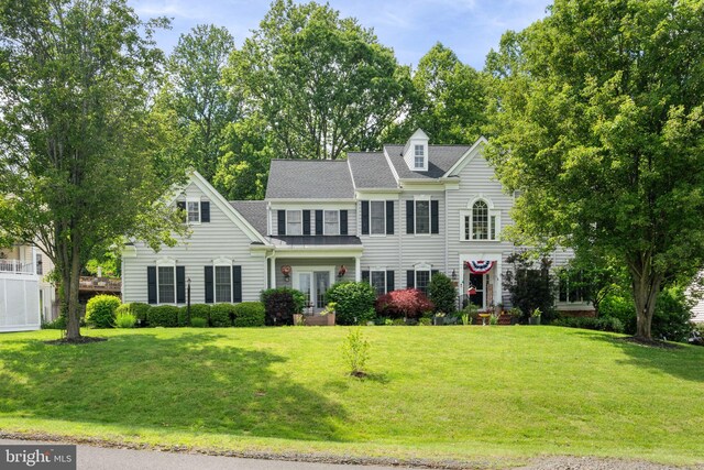 7814 Abbey Oaks Ct, Manassas, VA 20112 - view of front of home with a front yard and a shingled roof