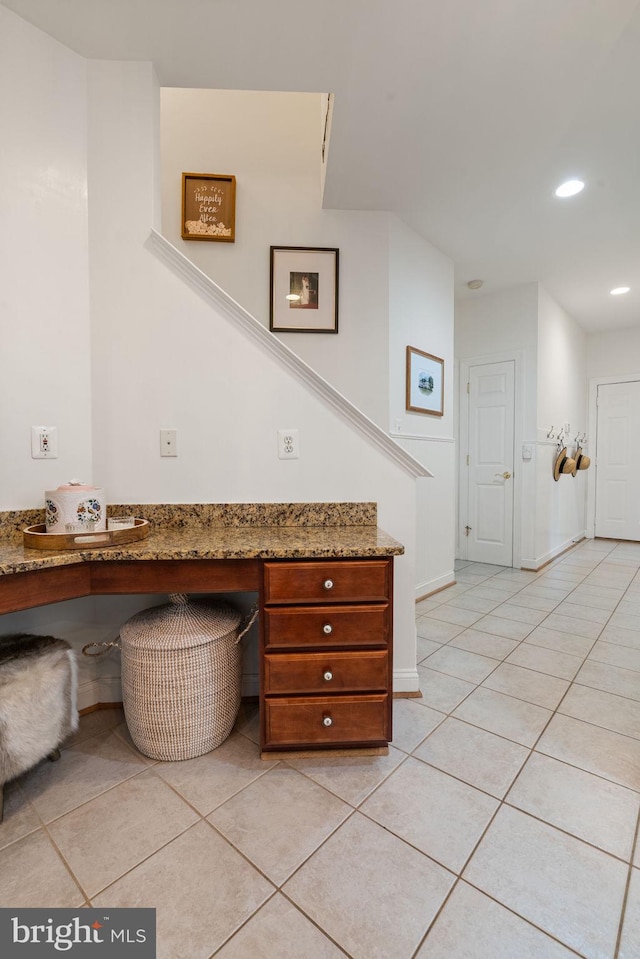 7814 Abbey Oaks Ct, Manassas, VA 20112 - detailed view of recessed lighting and baseboards