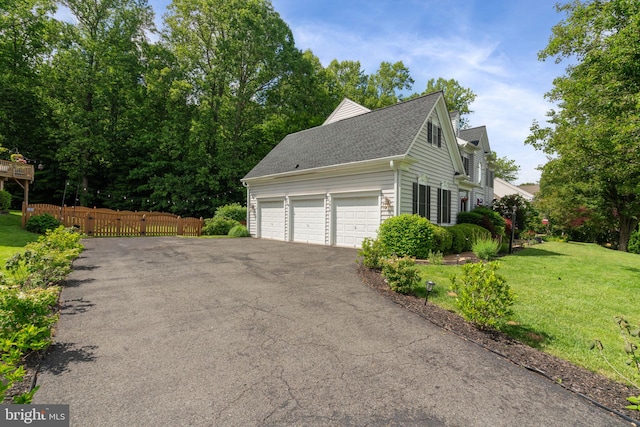 7814 Abbey Oaks Ct, Manassas, VA 20112 - view of side of home with driveway, a shingled roof, and a gate