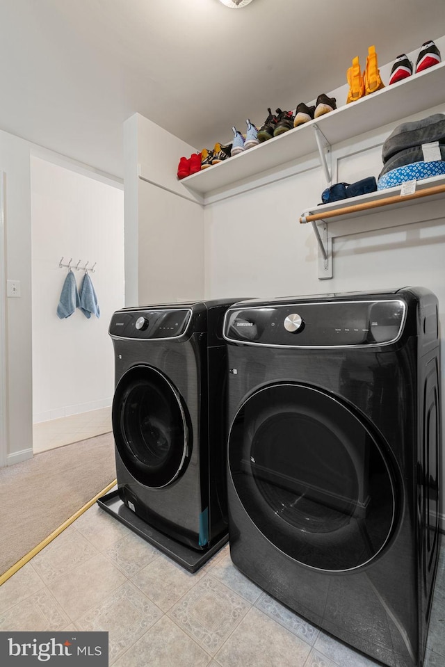 7814 Abbey Oaks Ct, Manassas, VA 20112 - washroom featuring washing machine and clothes dryer and baseboards