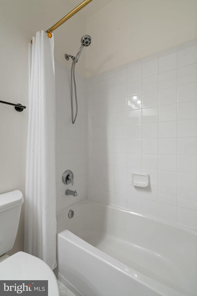 7814 Abbey Oaks Ct, Manassas, VA 20112 - full bathroom with toilet and shower / tub combo