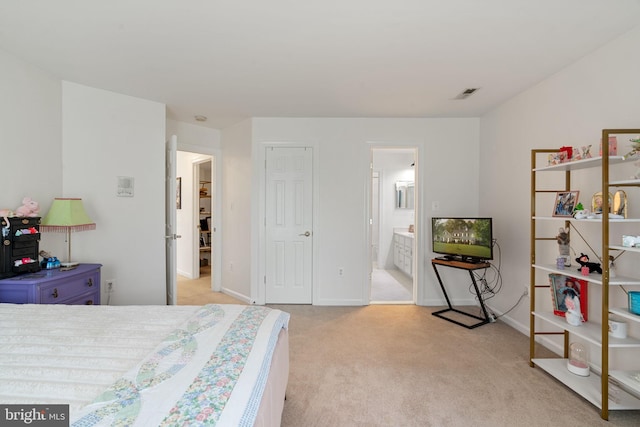 7814 Abbey Oaks Ct, Manassas, VA 20112 - bedroom featuring light carpet, baseboards, and connected bathroom